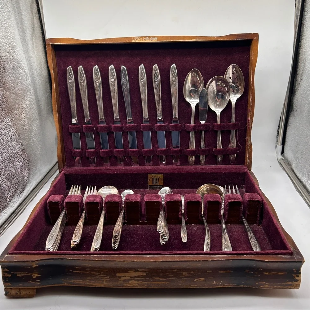 Silver Tulip by International Silver Silver Plate Flatware 56 Piece Set